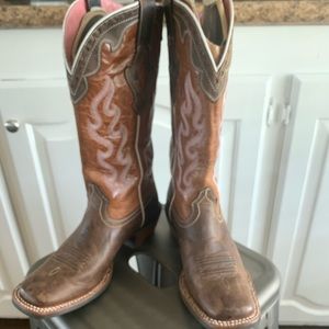 Women’s Ariat boots
